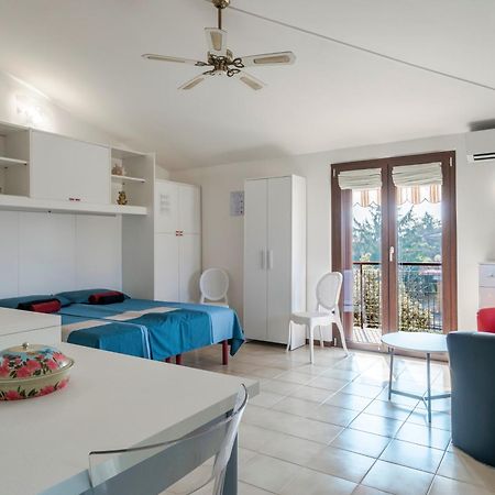 Casa Lugana 15 - Monolocale Con Piscina Fronte Lago Sirmione Bagian luar foto