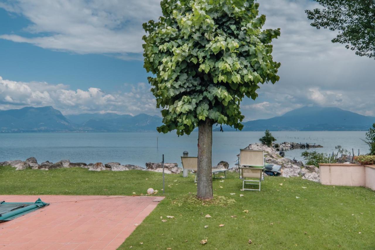 Casa Lugana 15 - Monolocale Con Piscina Fronte Lago Sirmione Bagian luar foto