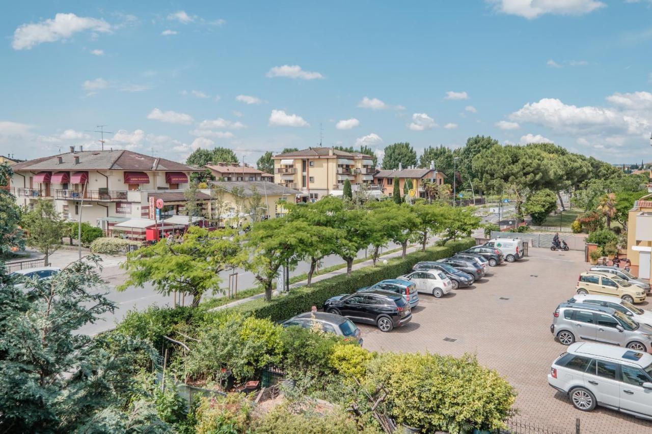 Casa Lugana 15 - Monolocale Con Piscina Fronte Lago Sirmione Bagian luar foto