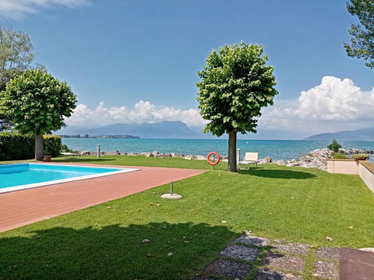 Casa Lugana 15 - Monolocale Con Piscina Fronte Lago Sirmione Bagian luar foto
