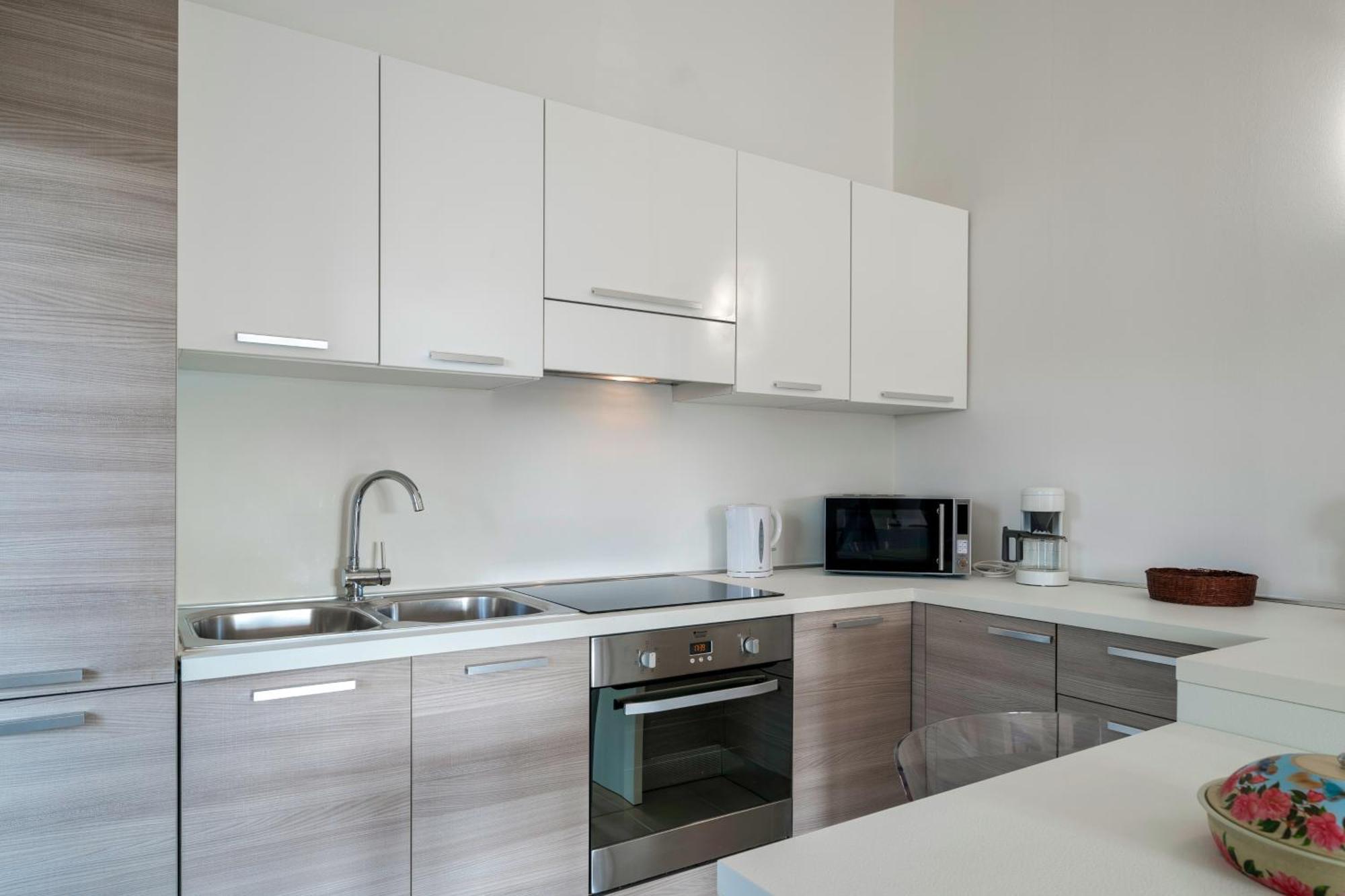 Casa Lugana 15 - Monolocale Con Piscina Fronte Lago Sirmione Bagian luar foto