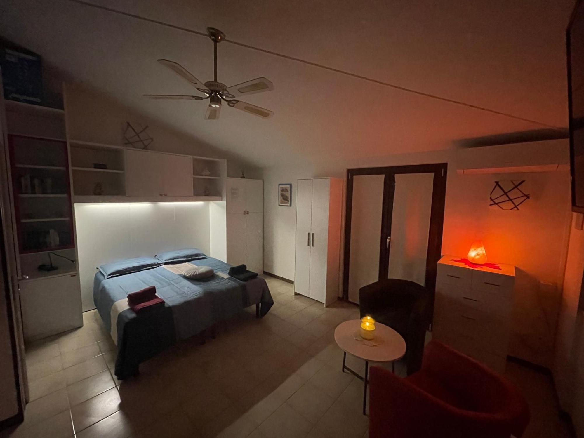 Casa Lugana 15 - Monolocale Con Piscina Fronte Lago Sirmione Bagian luar foto